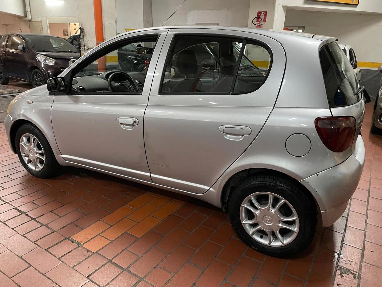 Toyota Yaris 1.0i 16V cat 5 porte