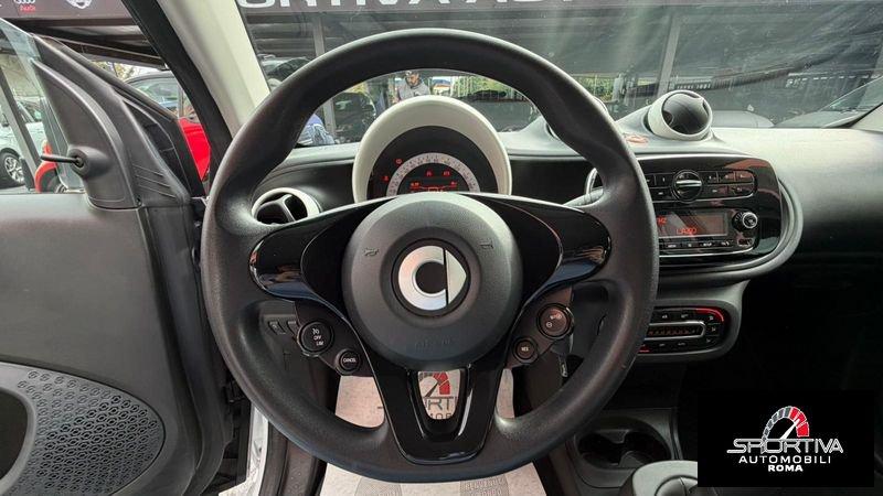 smart fortwo RATA MENSILE 206,00 EURO fortwo 70 1.0 Passion