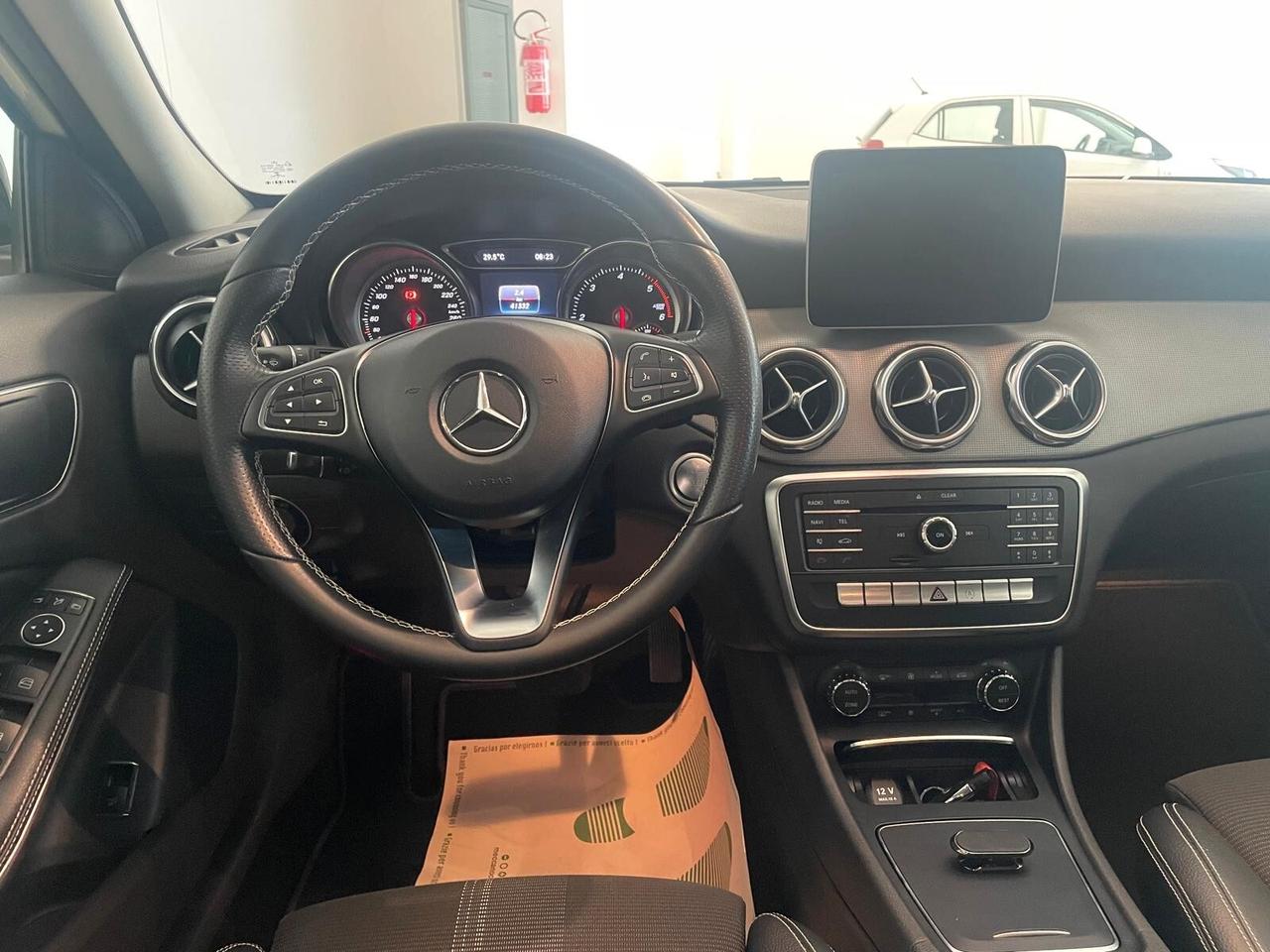 MERCEDES GLA 200d AUTOMATIC SPORT NIGHT EDITION – SOLO 41.332 KM CERTIFICATI