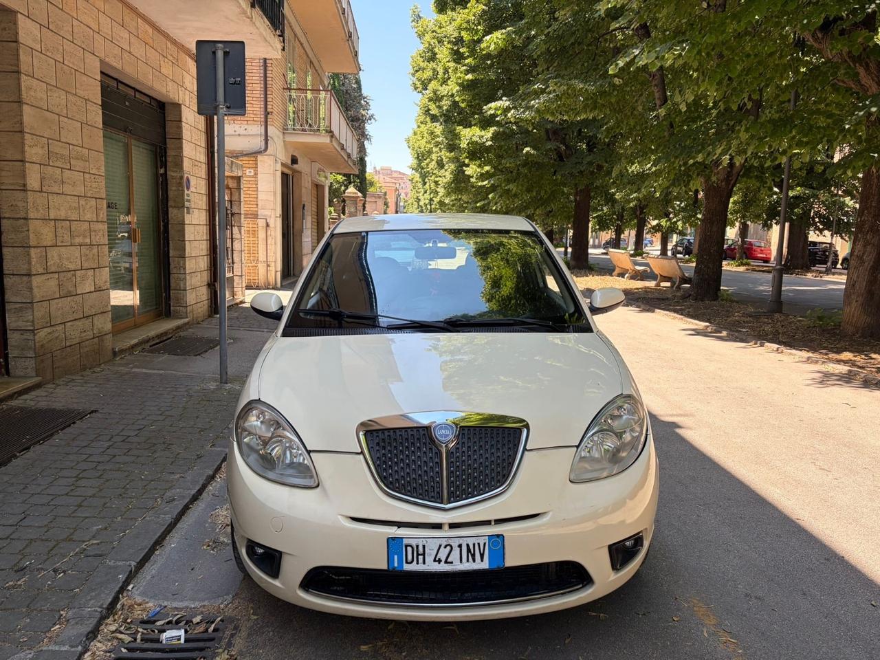 Lancia Ypsilon 1.2 restailng moda Milano