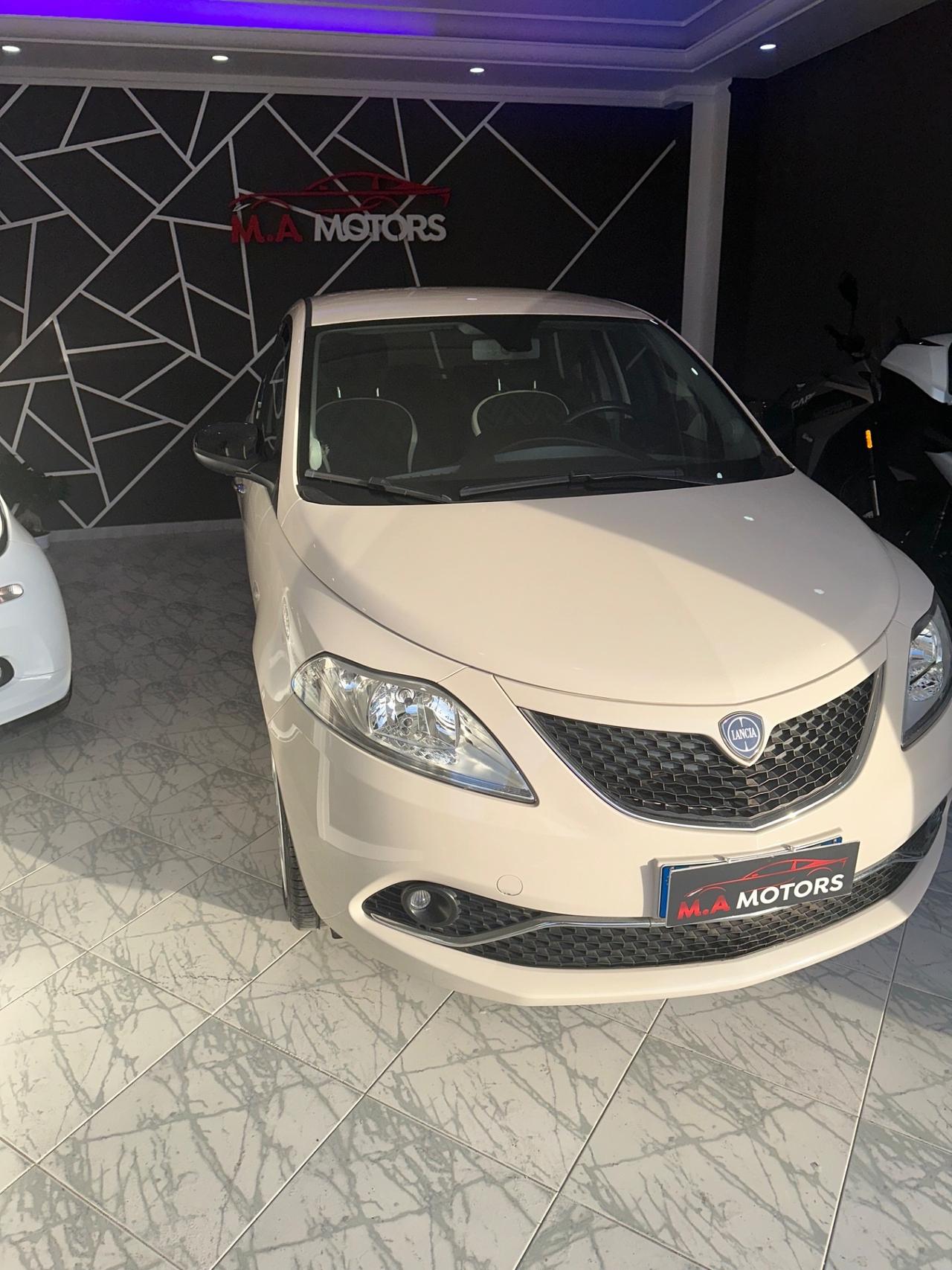 Lancia Ypsilon 1.2 69 CV 5 porte Silver