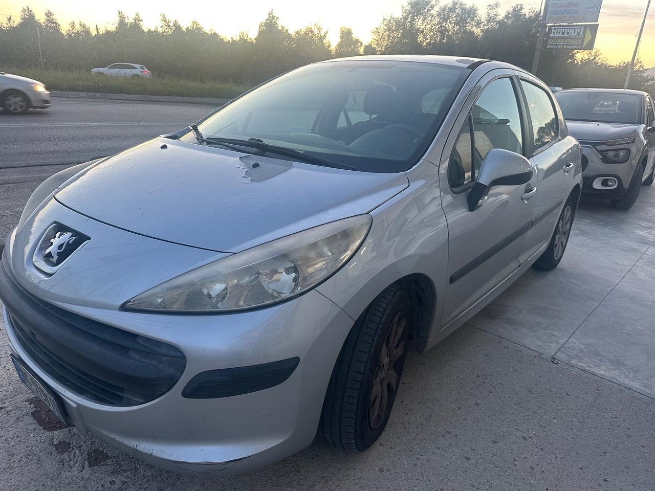 Peugeot 207 1.4 HDi 70CV 5p. ONE Line