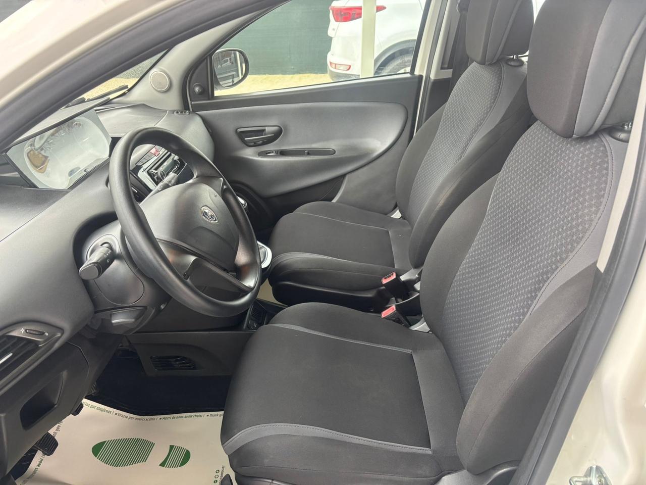 Lancia Ypsilon 1.2 69 CV 5 porte Silver