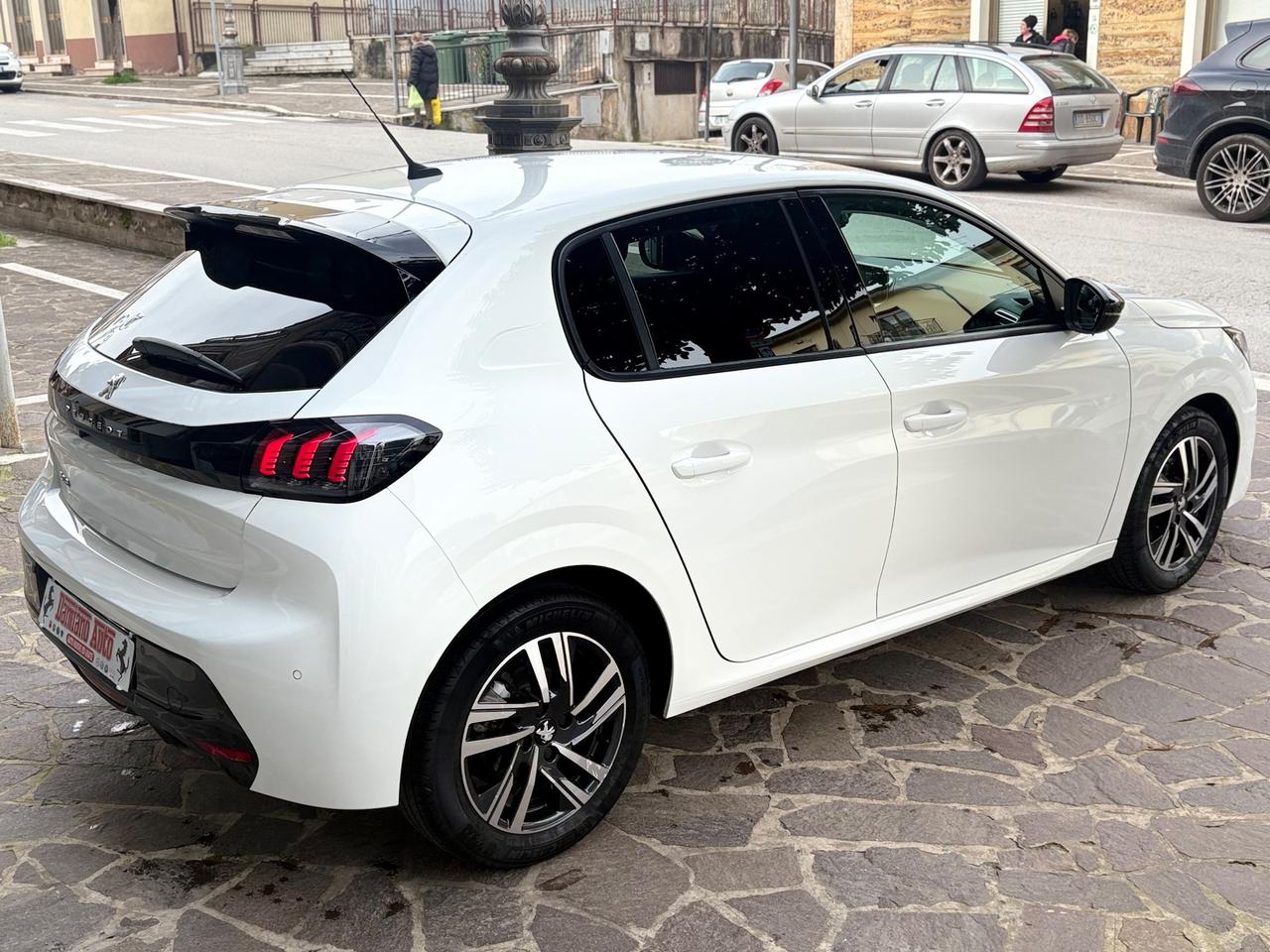 Peugeot 208 PureTech 100 CV EAT8 5P Allure FULL/LED