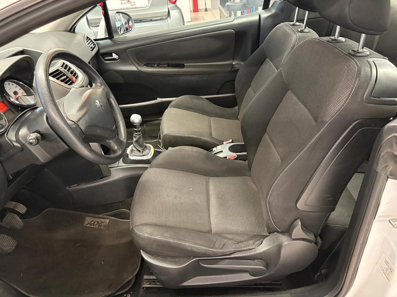 Peugeot 207 1.6 8V HDi 112CV CC Féline