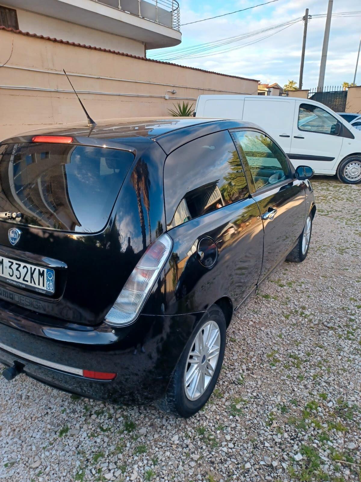 Lancia Ypsilon 1.4 16V Platino