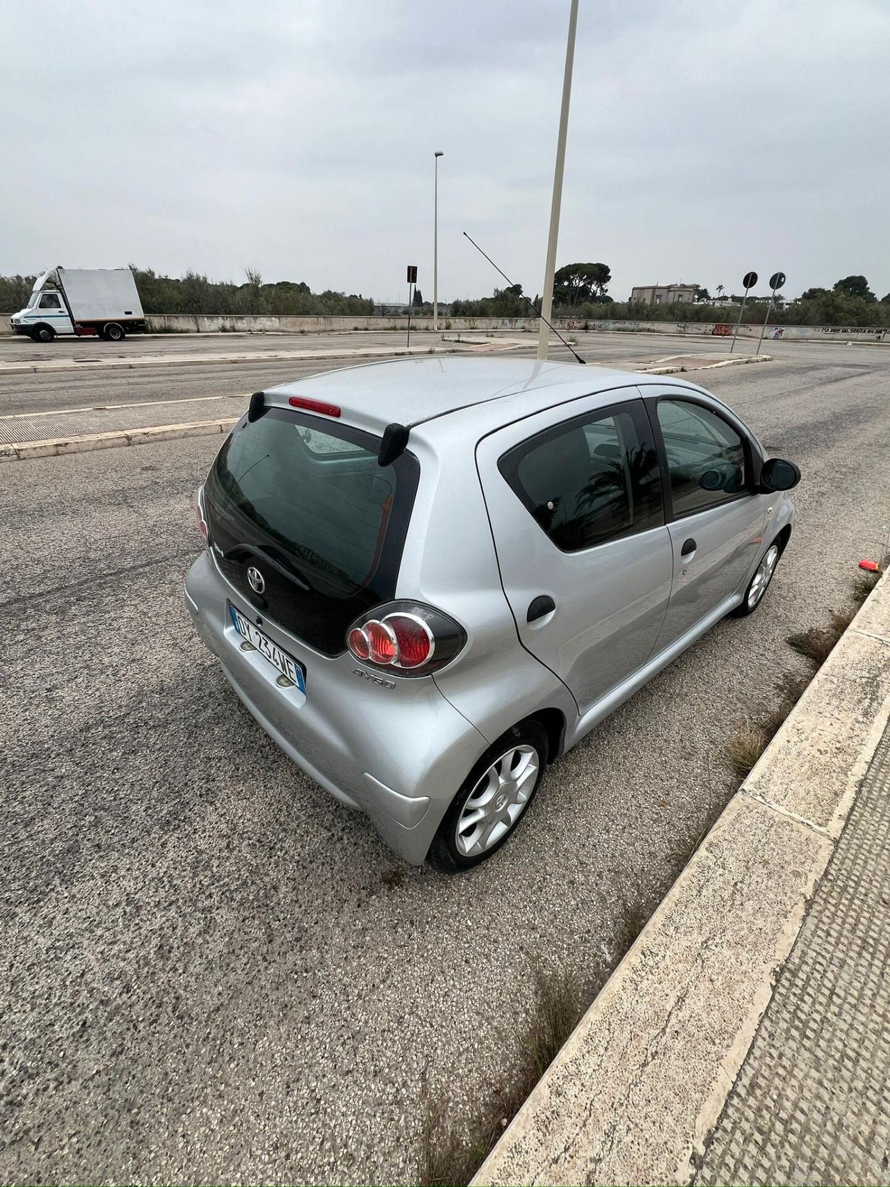 Toyota Aygo 1.0 12V 5 porte Sol NEOPATENTATI