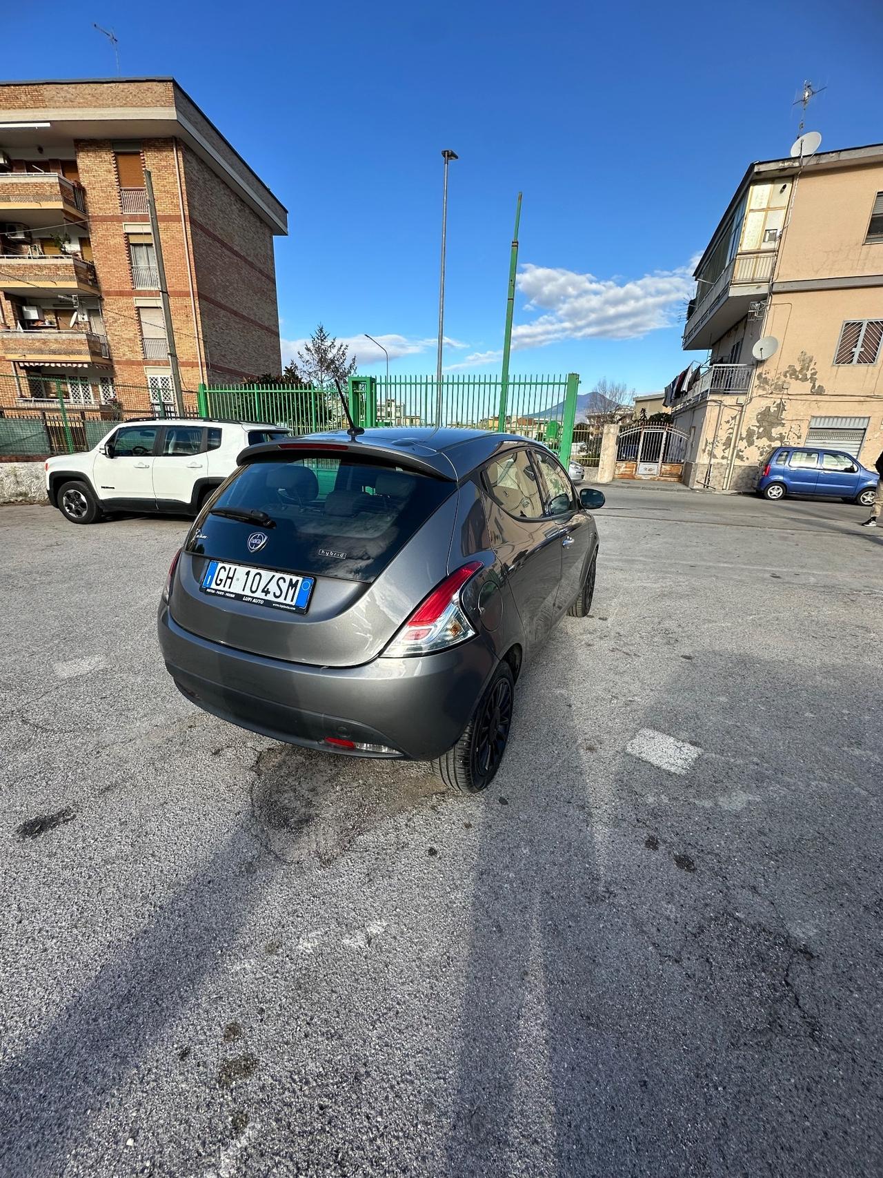 Lancia Ypsilon 1.0 FireFly 5 porte S&S Hybrid Ecochic A. Ferretti