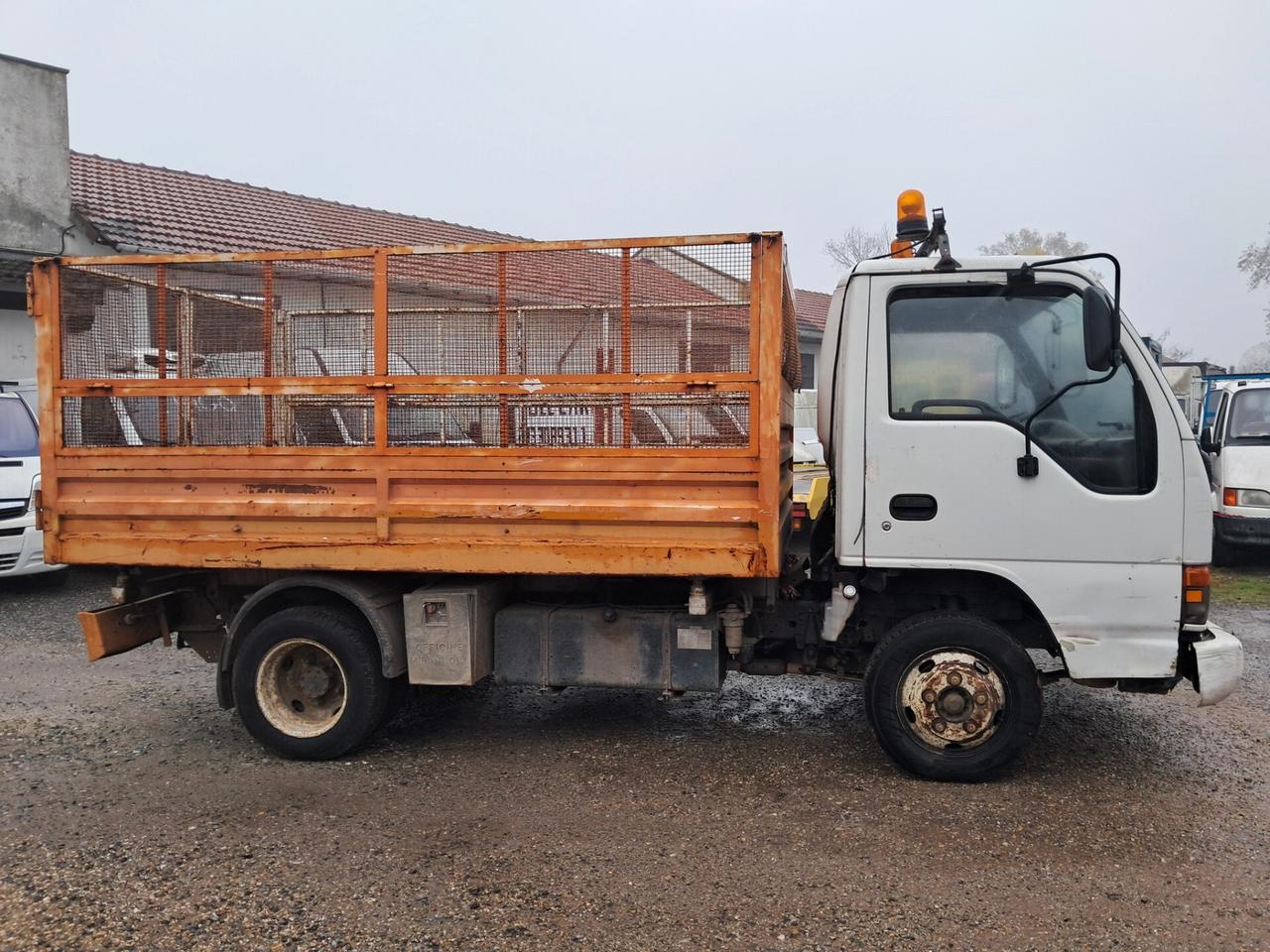 ISUZU RIBALTABILE TRILATERALE