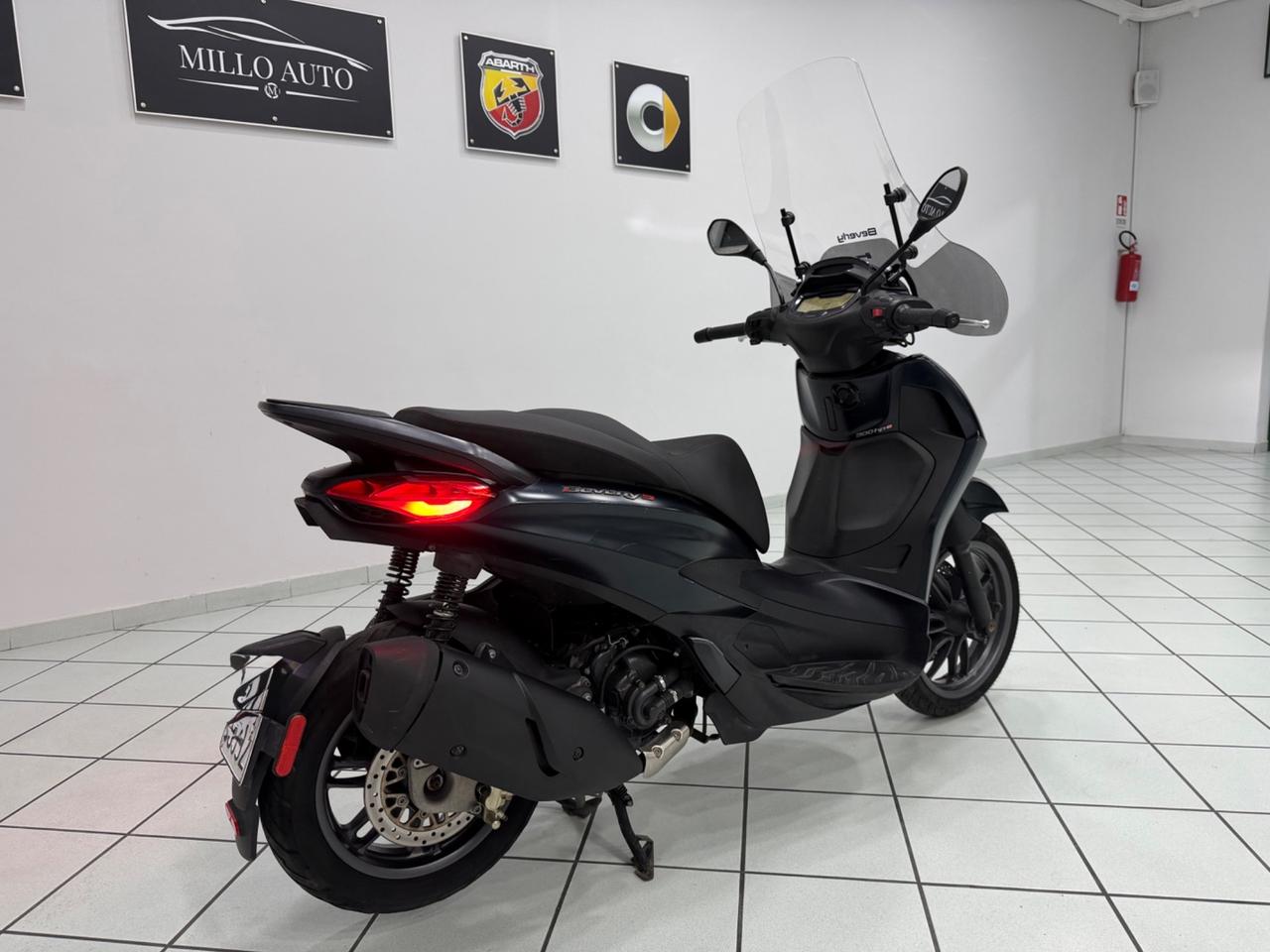Piaggio Beverly 300 Sport