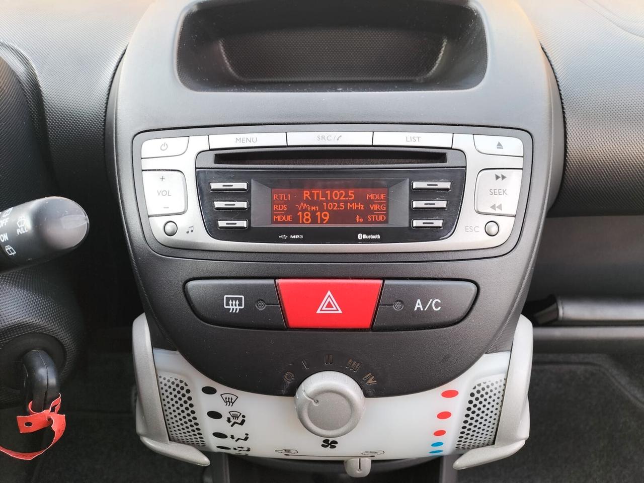Toyota Aygo 1.0 VVT-i 69 CV 5 porte x-cool MMT