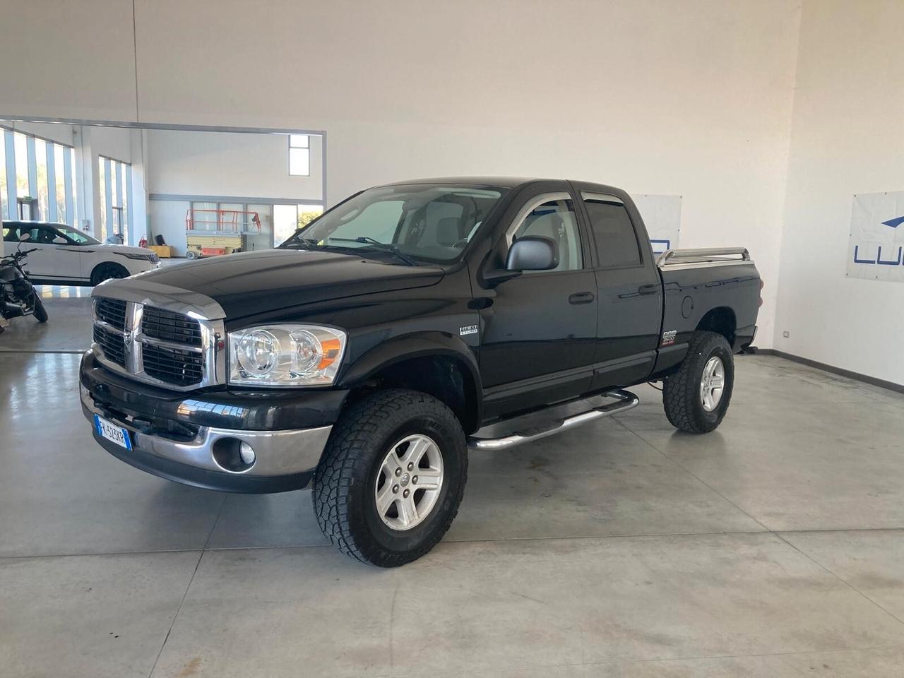 Dodge RAM 2500 4X4 5.7 LITER HEMI MAGNUM SLT