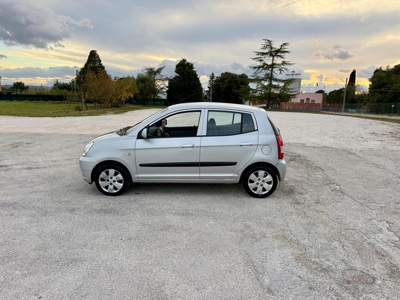 Kia Picanto 5porte 1.0 Benzina 60cv Neopatentati