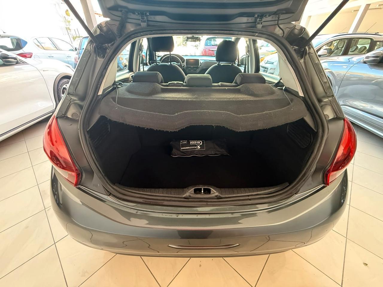 PEUGEOT 208 1.2 BENZINA 114.000 KM 2017
