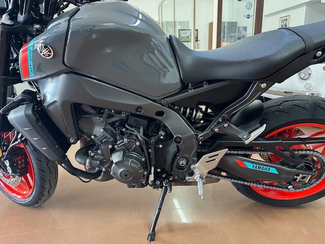 YAMAHA MT 09 CYAN "ABS" KM 18300