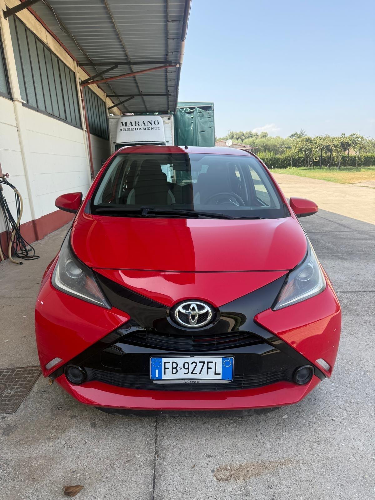 Toyota Aygo 1.0 VVT-i 69 CV 5 porte x-cite