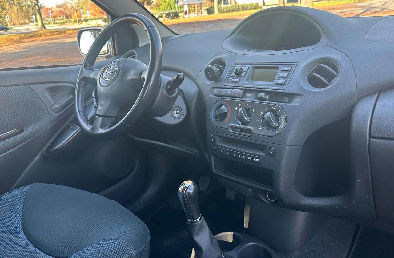 Toyota Yaris 1.0 5 porte