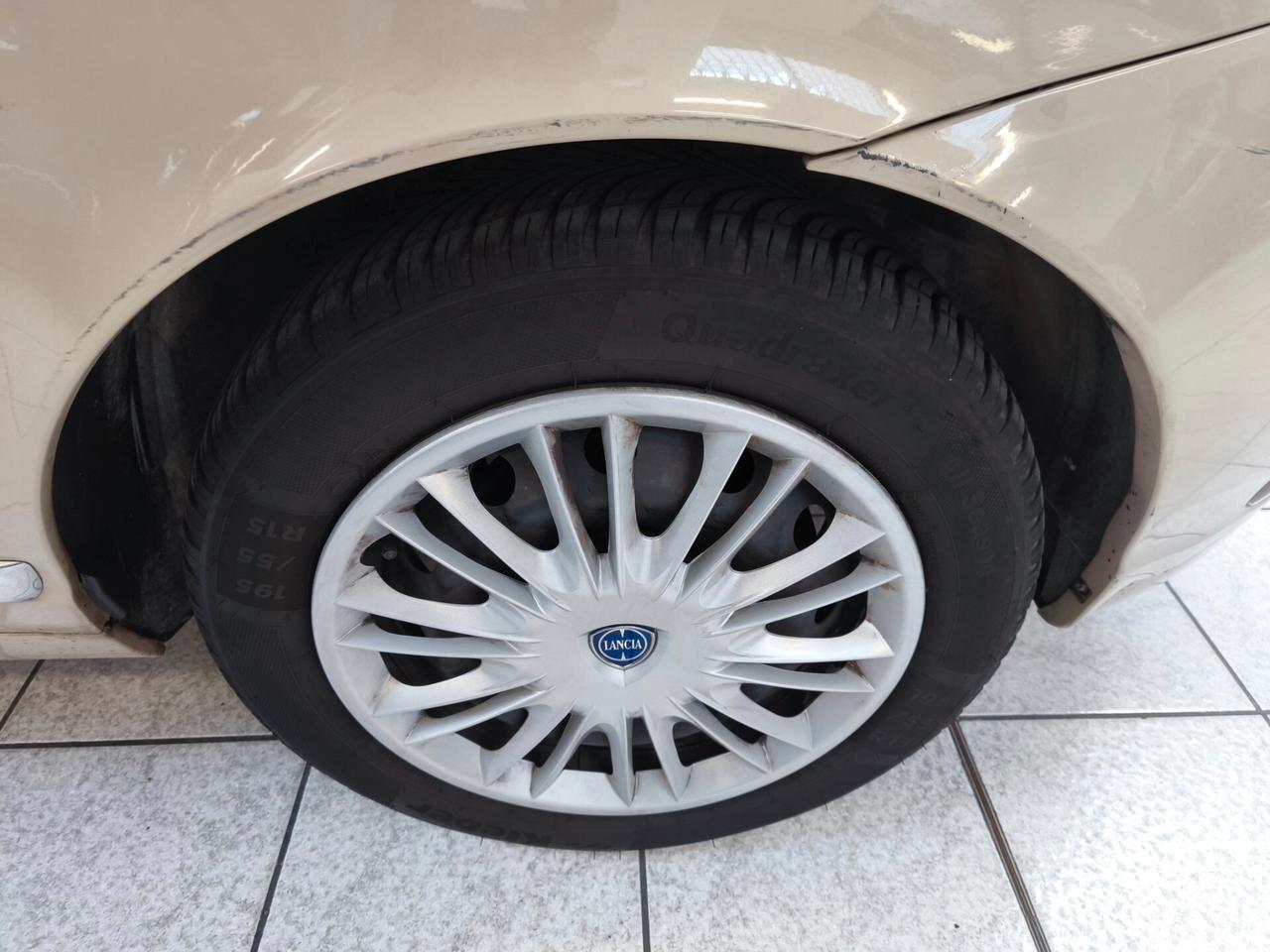 Lancia Ypsilon 1.4 Oro Bianco