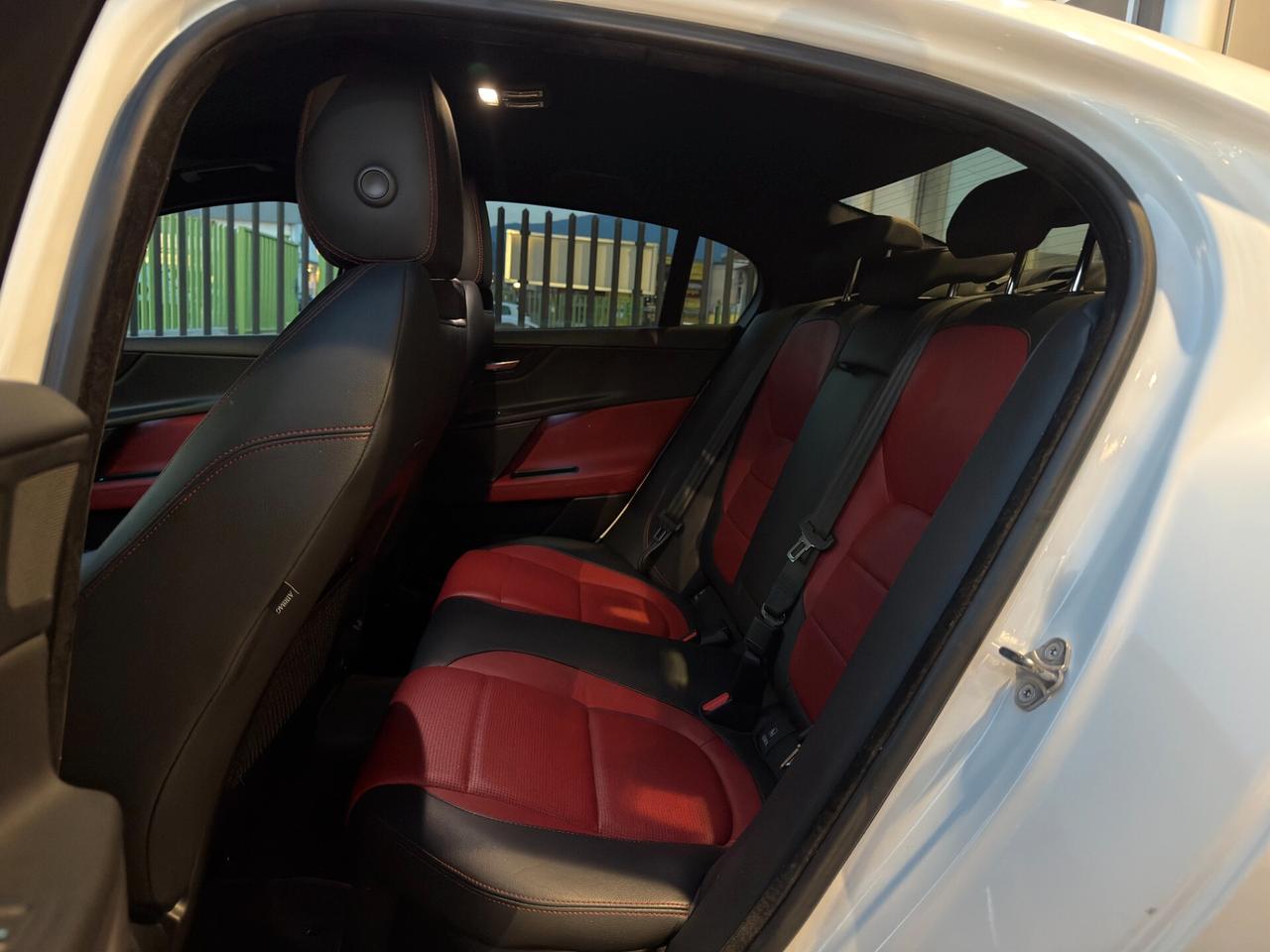 Jaguar XE 2.0 D Turbo R-Sport