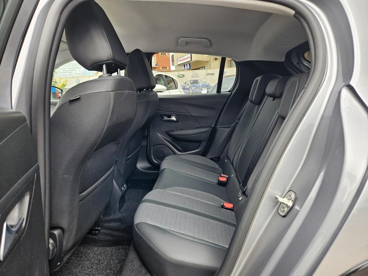 Peugeot 208 motore elettrico 136 CV 5 porte Allure