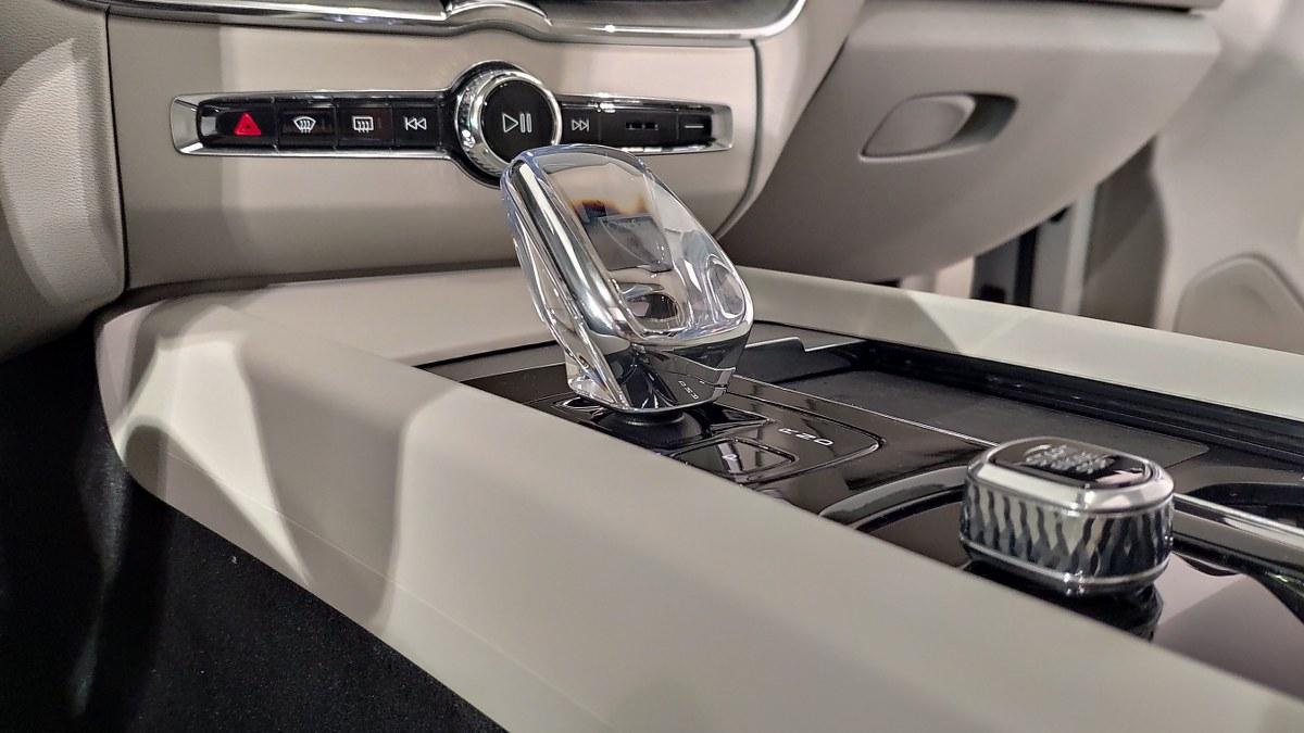 VOLVO Xc60 T8 Recharge Plug-In Hybrid Awd Aut. Ultimate Dark