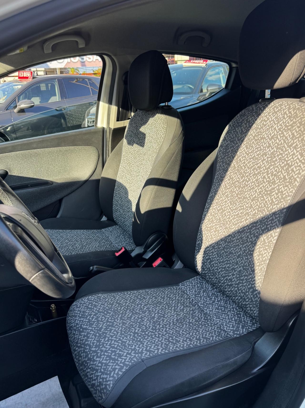Lancia Ypsilon 1.2 69 CV 5 porte GPL Silver