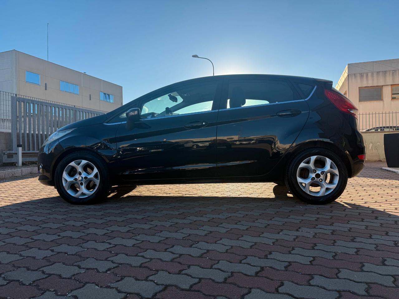Ford Fiesta 1.4 TDCi 68CV 5 porte Titanium
