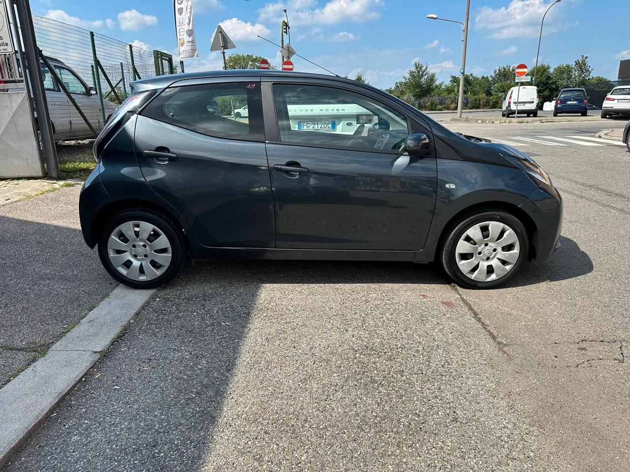 Toyota Aygo 1.0 VVT-i 69 CV 5 porte x-cool