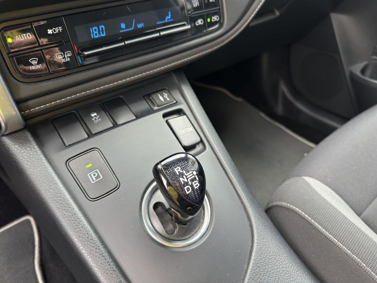 Toyota Auris 1.8h Active cvt my17