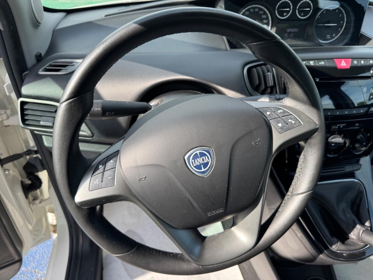 Lancia Ypsilon 0.9 TwinAir 85 CV 5 porte Metano Ecochic Gold
