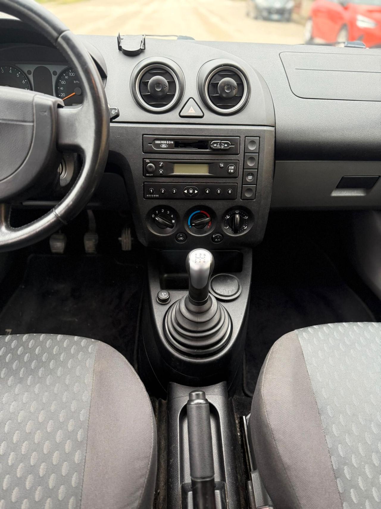 Ford Fiesta 140.000 km OK NEOPATENTATI