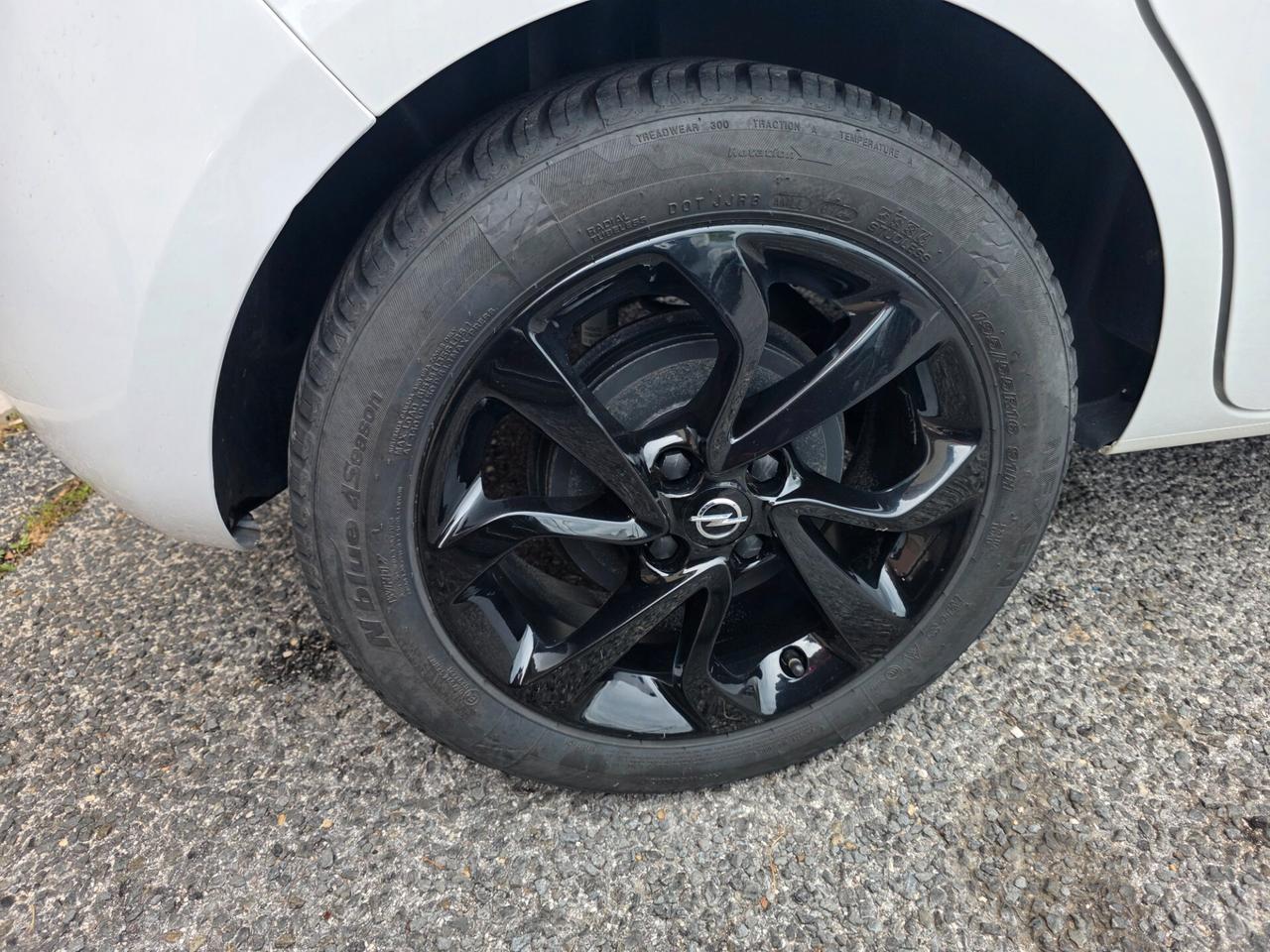 Opel Corsa 1.2 Coupé b-Color