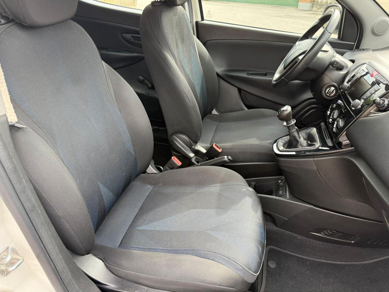 Lancia Ypsilon 1.2 69 CV 5 porte S&S Platinum NEOPATENTATI OK