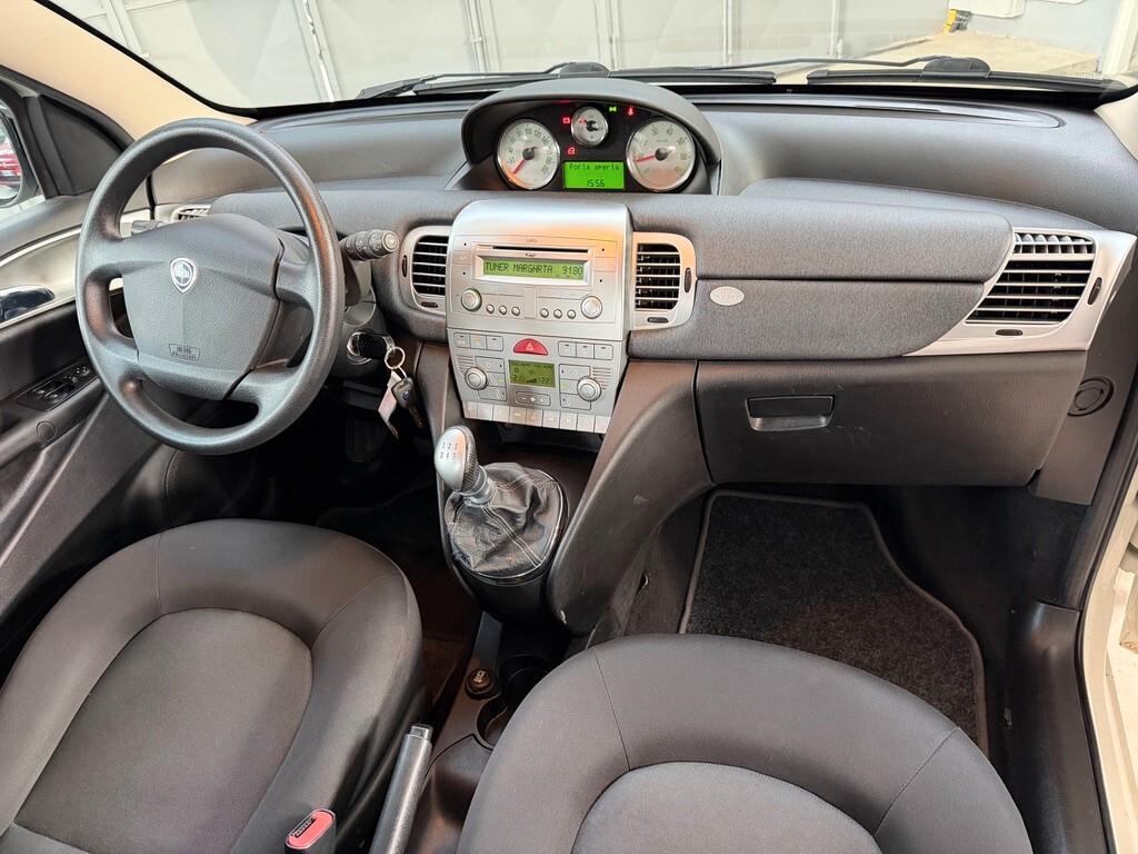 Lancia Ypsilon 1.2 69 CV Unyca
