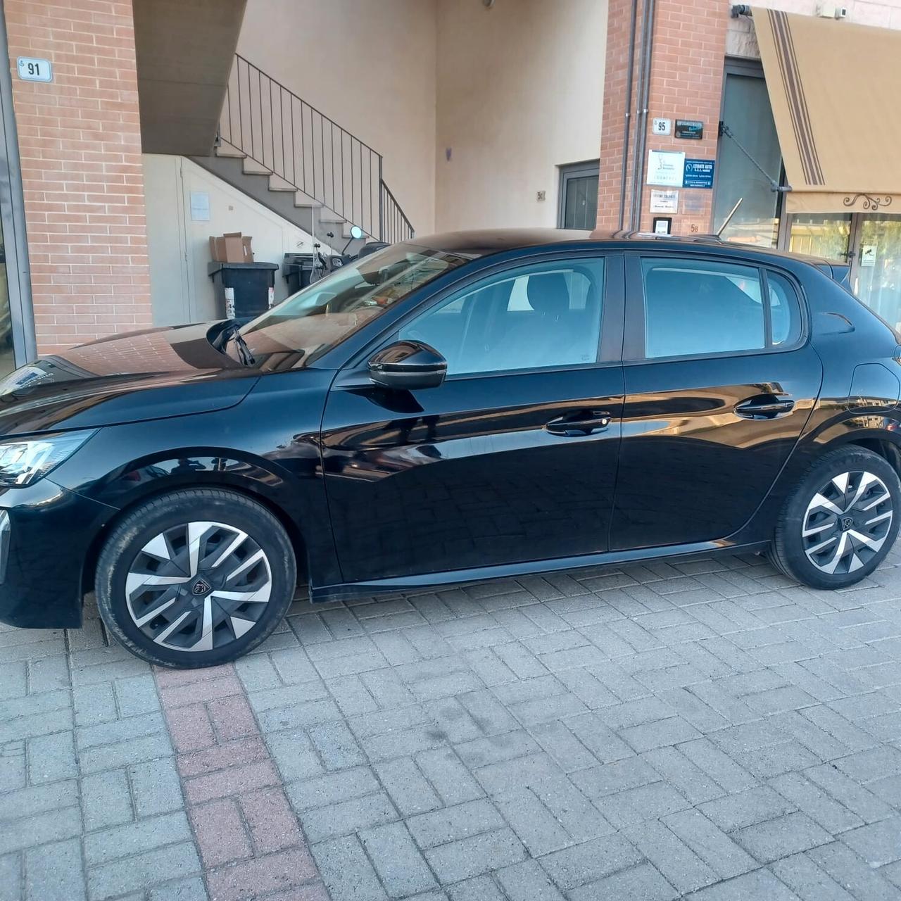 52778km COME NUOVA PEUGEOT 208 .12 NEOPATENTATI