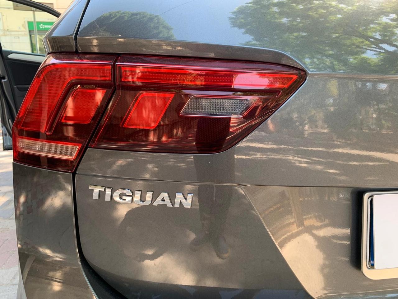 Volkswagen Tiguan 2.0 TDI SCR DSG Sport BlueMotion Technology R-LINE