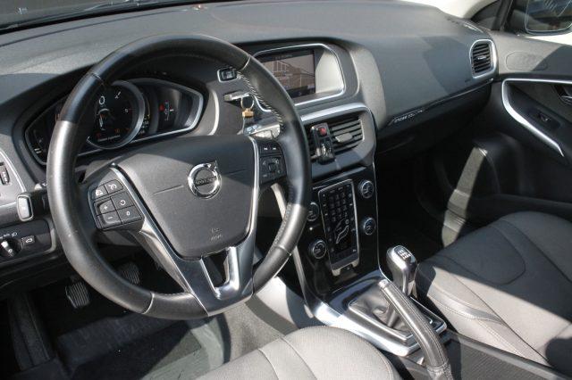 VOLVO V40 Cross Country D2 Business FULL-LED