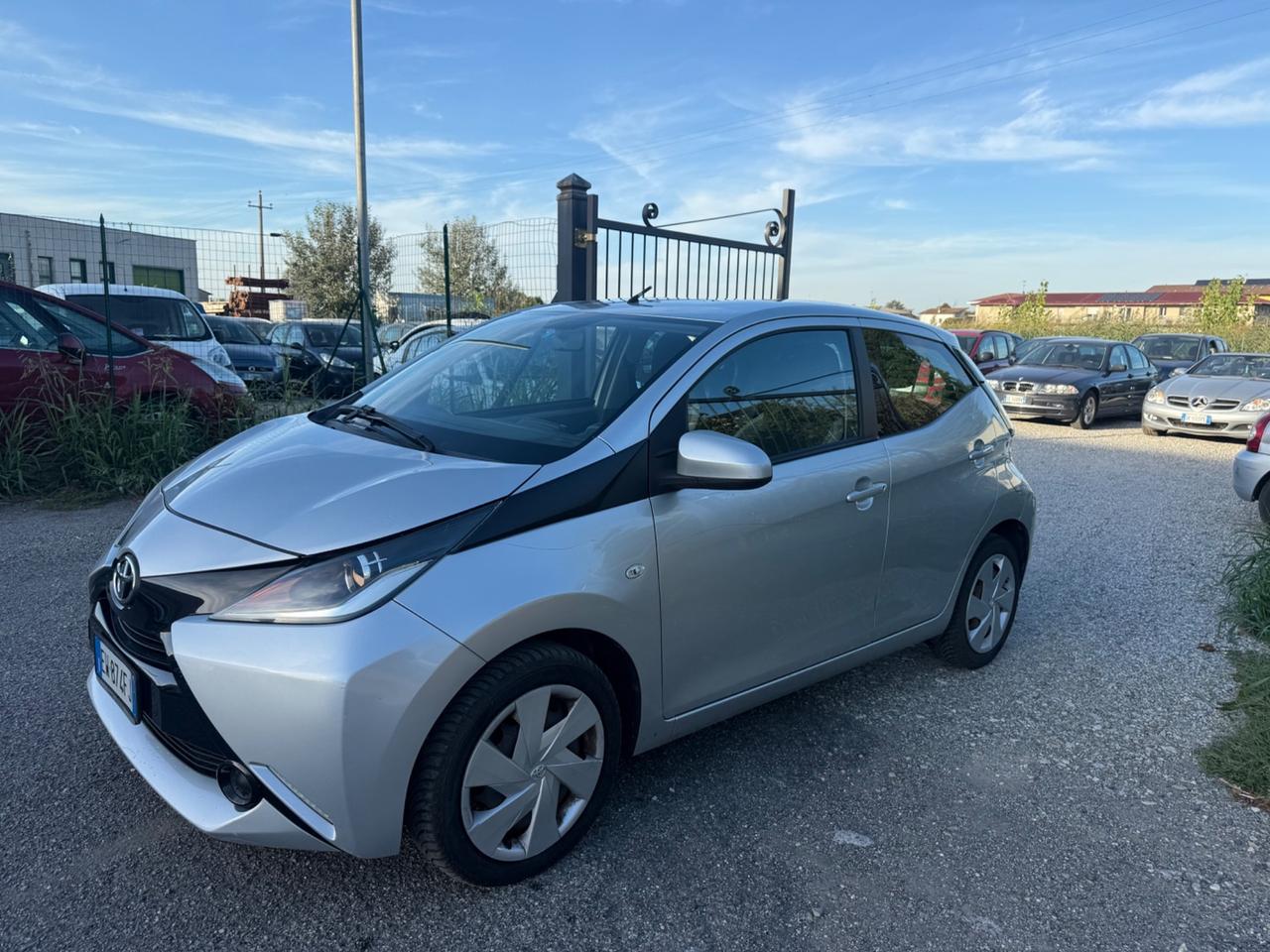 Toyota Aygo 1.0 VVT-i 69 CV 5 porte x-play