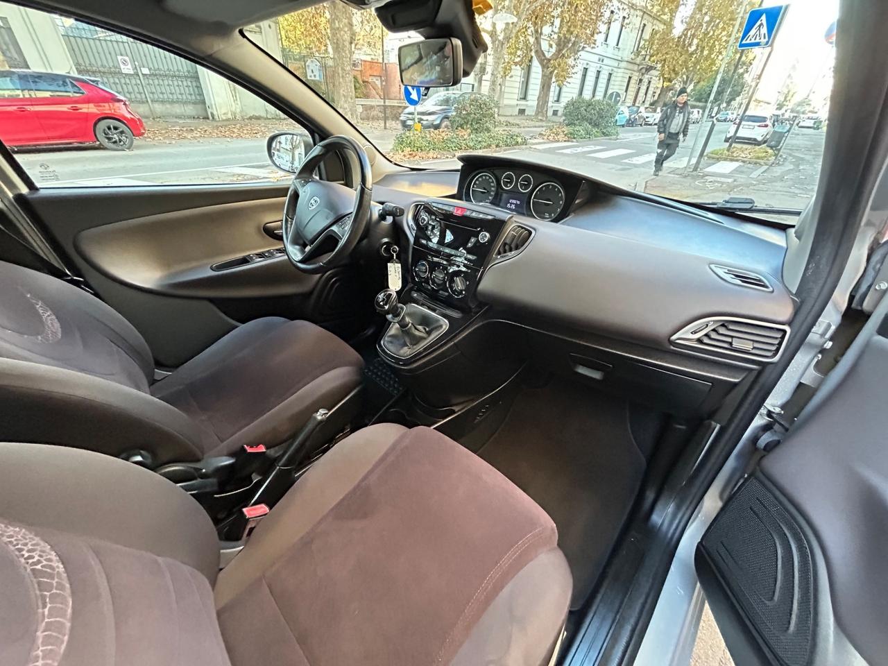 Lancia Ypsilon 1.2 69 CV 5 porte S&S Gold NEOPATENTATI | EURO 5!!!