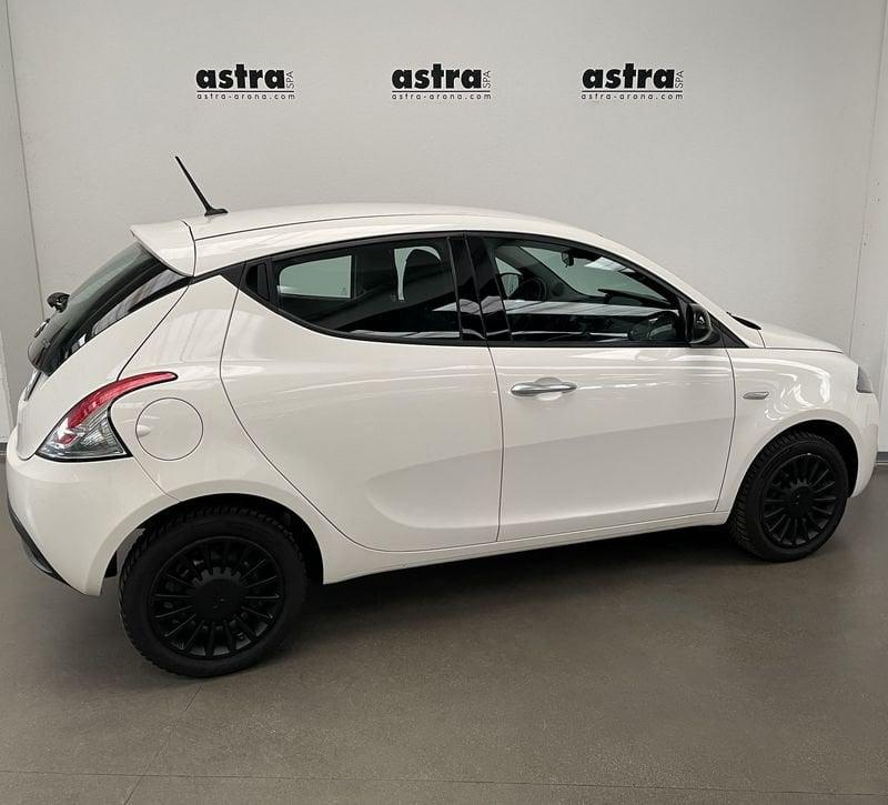Lancia Ypsilon 1.0 FireFly 5 porte S&S Hybrid Silver