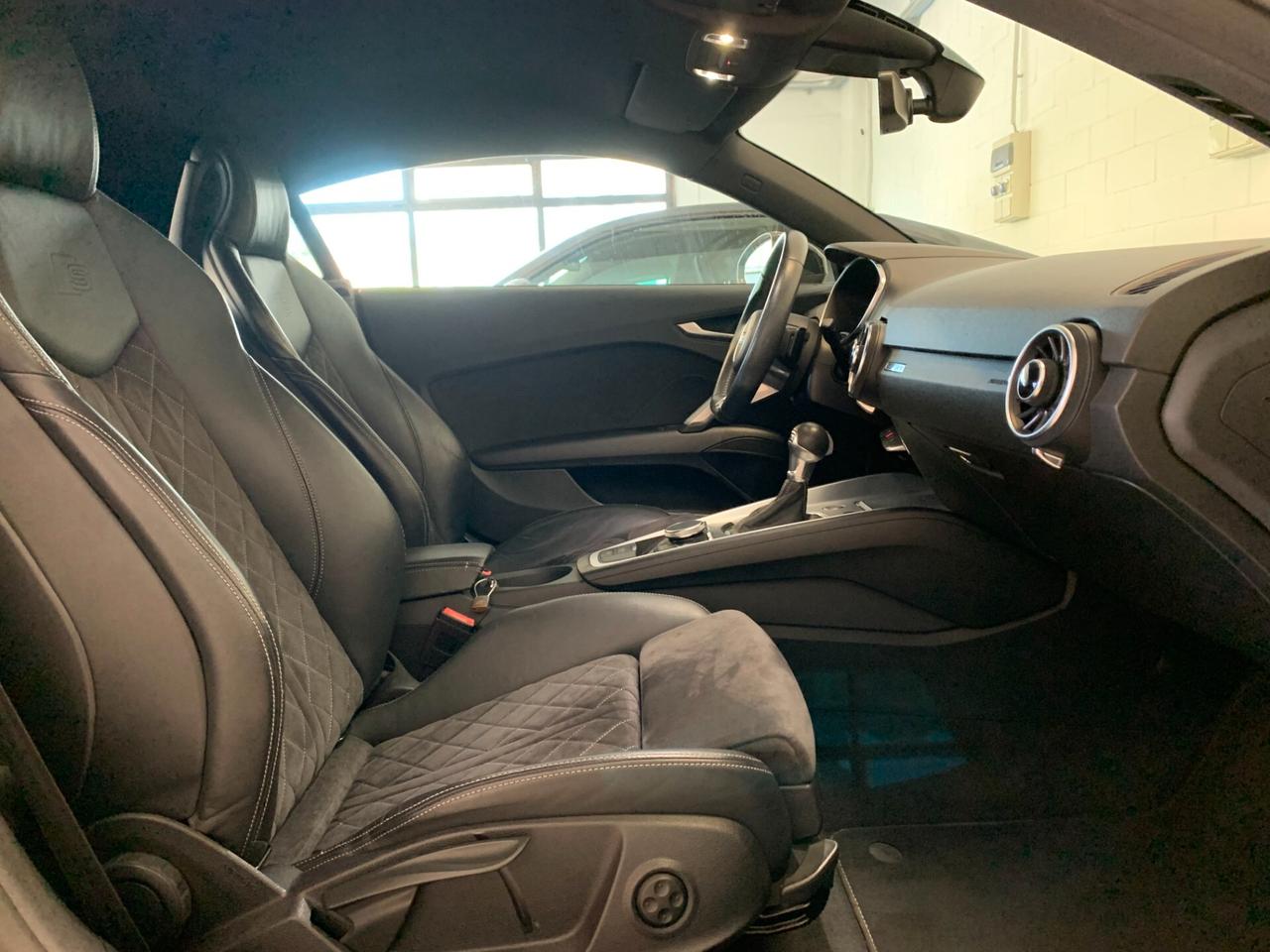 Audi TT Coupé 40 TFSI S tronic S-LINE