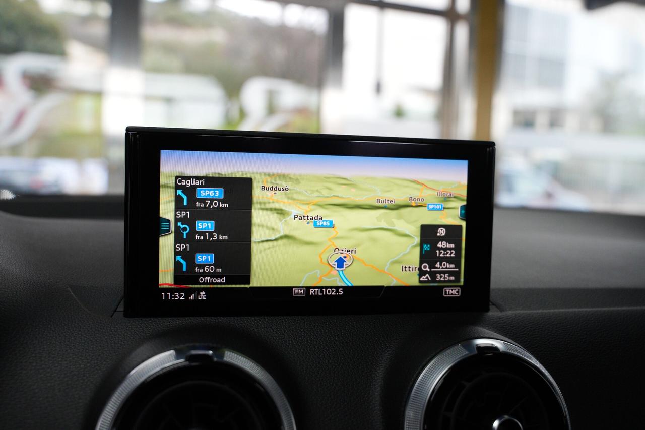 Audi Q2 35 TDI S tronic Identity Black