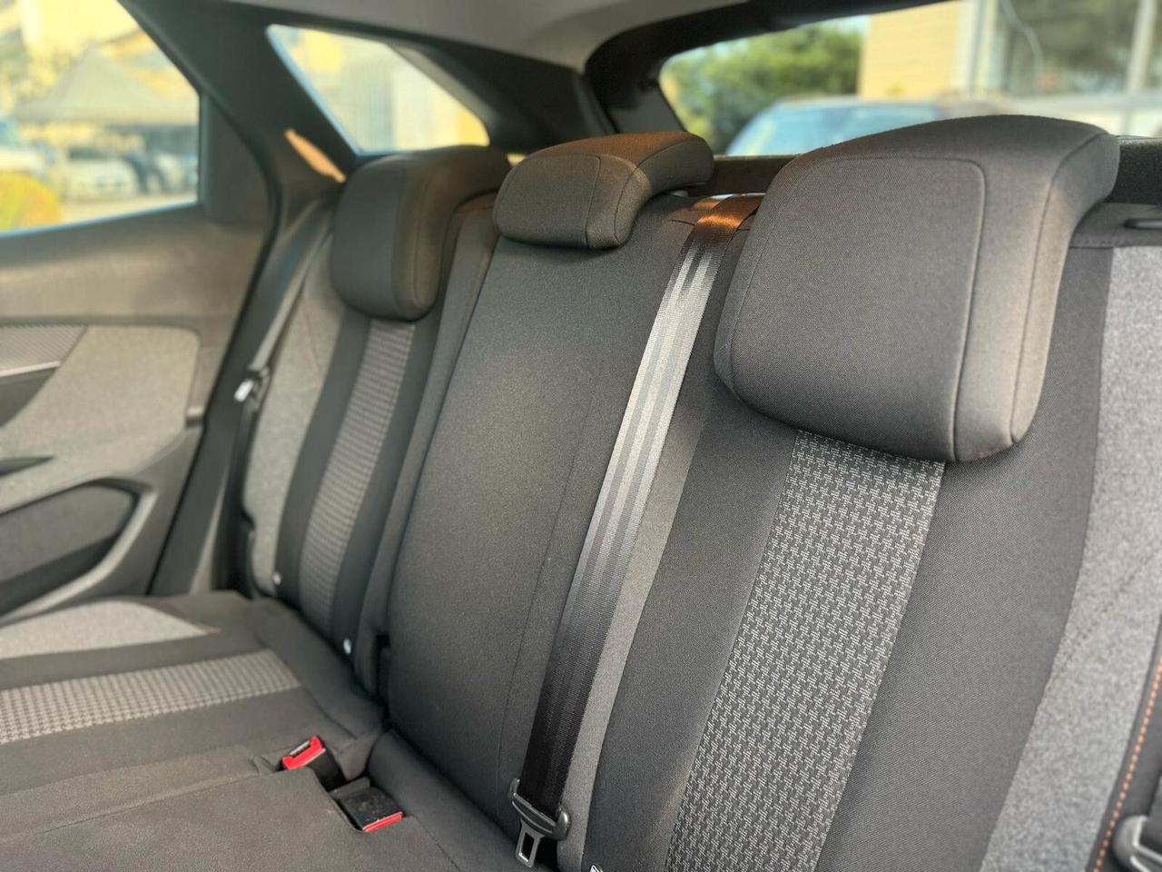 Peugeot 3008 130cv ALLURE CAMBIO AUTOMATICO