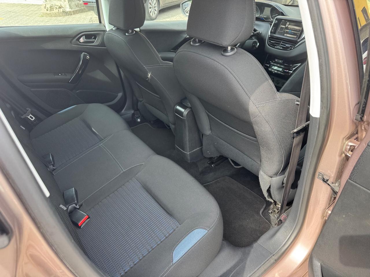 Peugeot 208 1.4 e-HDi 92 CV 5 porte neopatentati