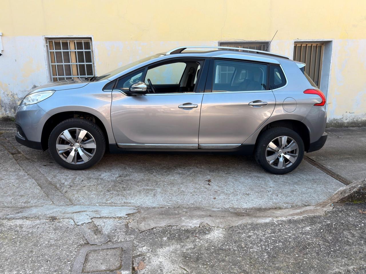 Peugeot 2008 Cambio Automatico KM 101.000
