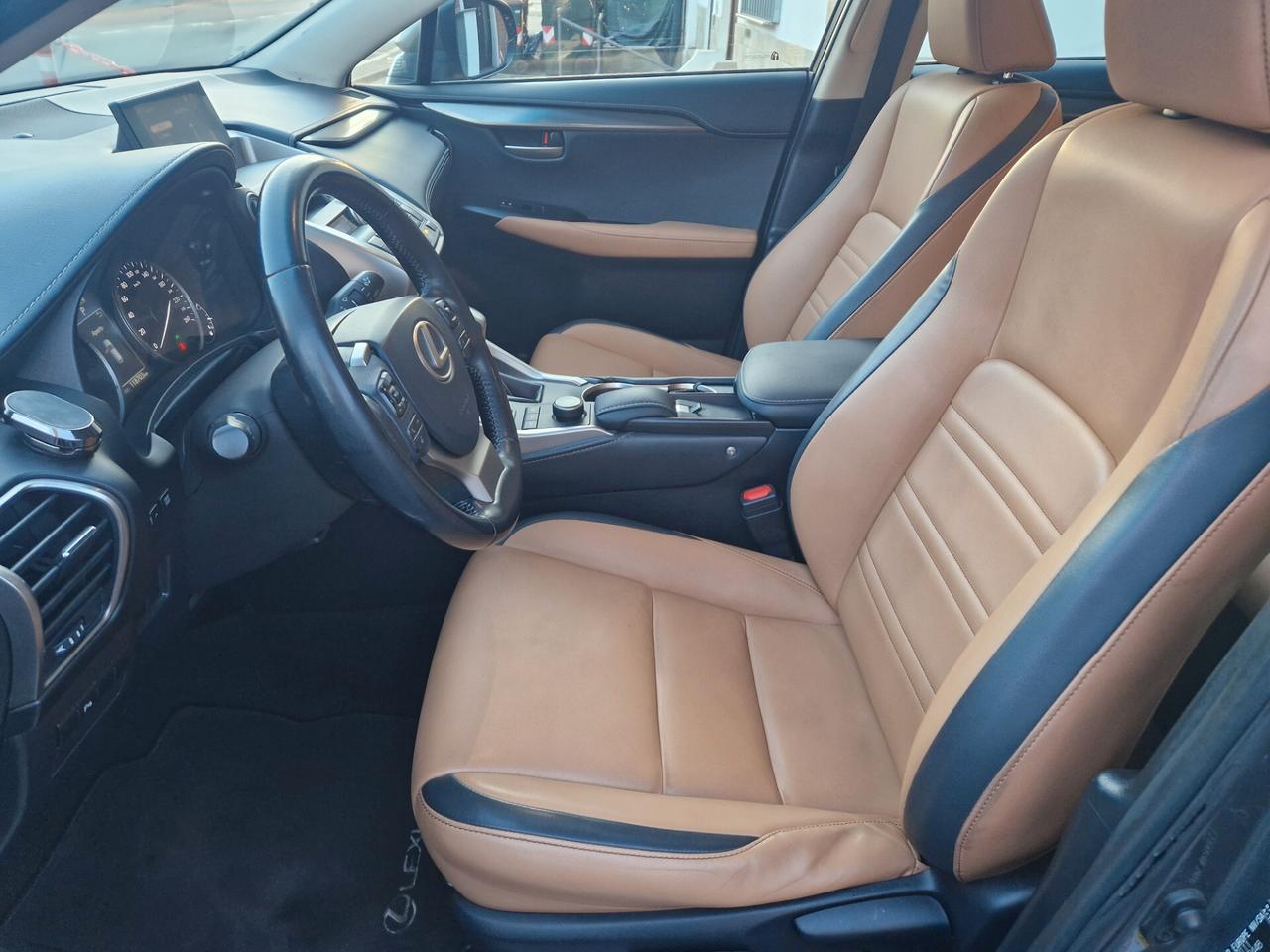 Lexus NX 300 hybrid 2.5 155CV AUTOMATICA, Telecamera, Sensori