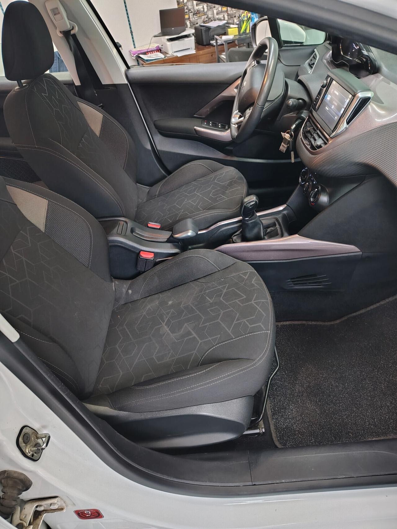Peugeot 2008 BlueHDi 100 S&S Allure