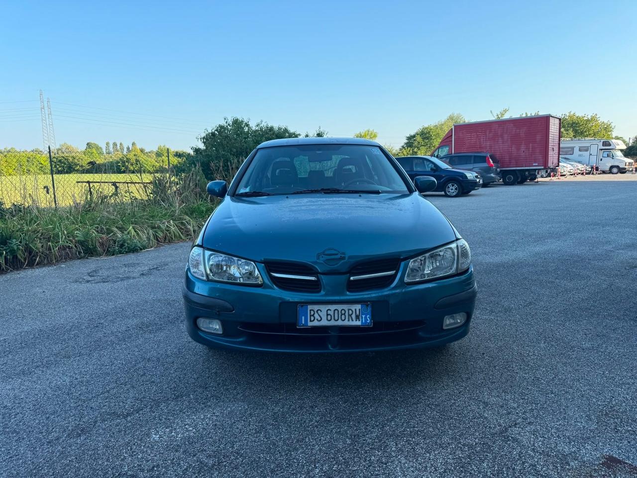 Nissan Almera Tino 1.5 benzina 2002 190.000km