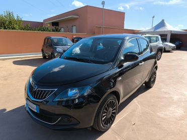 Lancia Ypsilon 1.0 FireFly 5 porte S&S Hybrid Ecochic Silver
