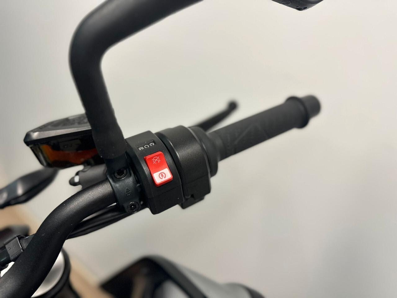 KTM DUKE 790 SCARICO MIVV DA 99€ AL MESE